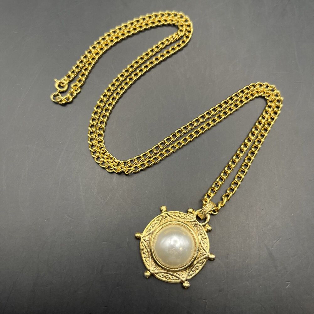 Express Long Pendant Necklace Faux Pearl Cabochon Gold Tone Retro Style